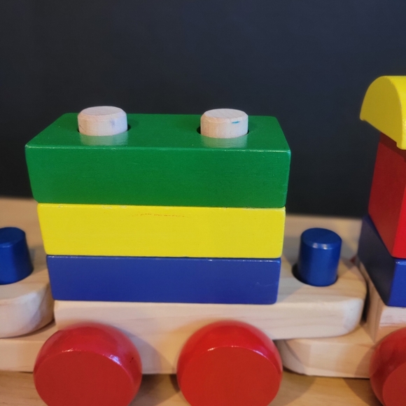 Melissa & Doug 18-piece Wooden Teain Set Ages 2+ - Picture 12 of 13